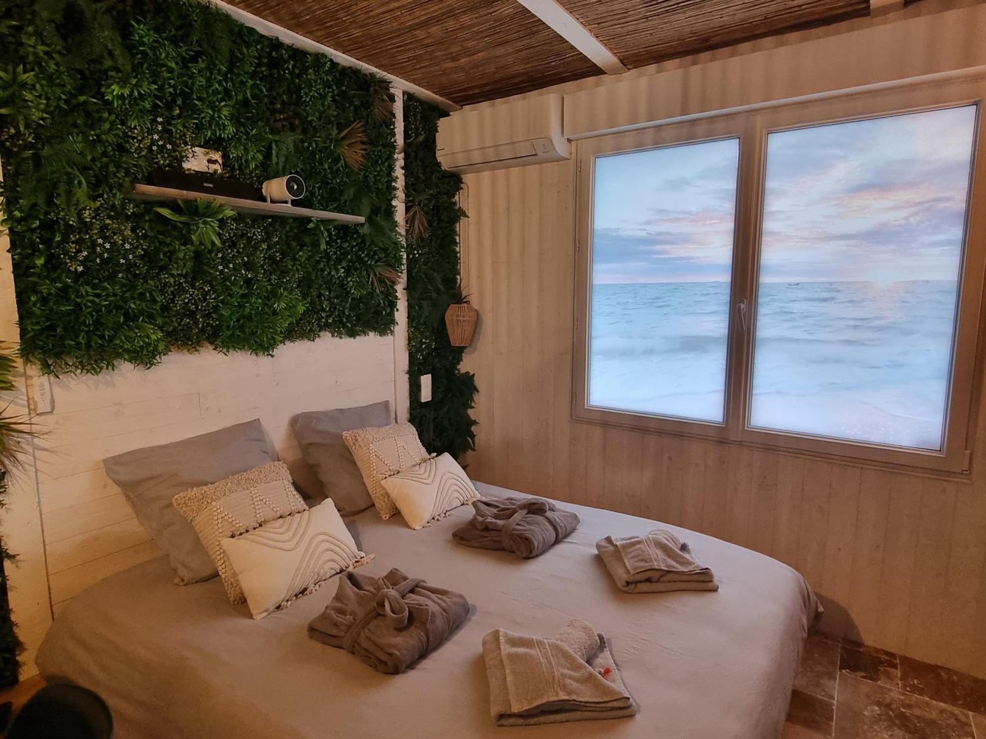 Les Spas De La Mer, Suite & Spa, Love Room, Plein Coeur Du Grau Le Grau-du-Roi Bagian luar foto